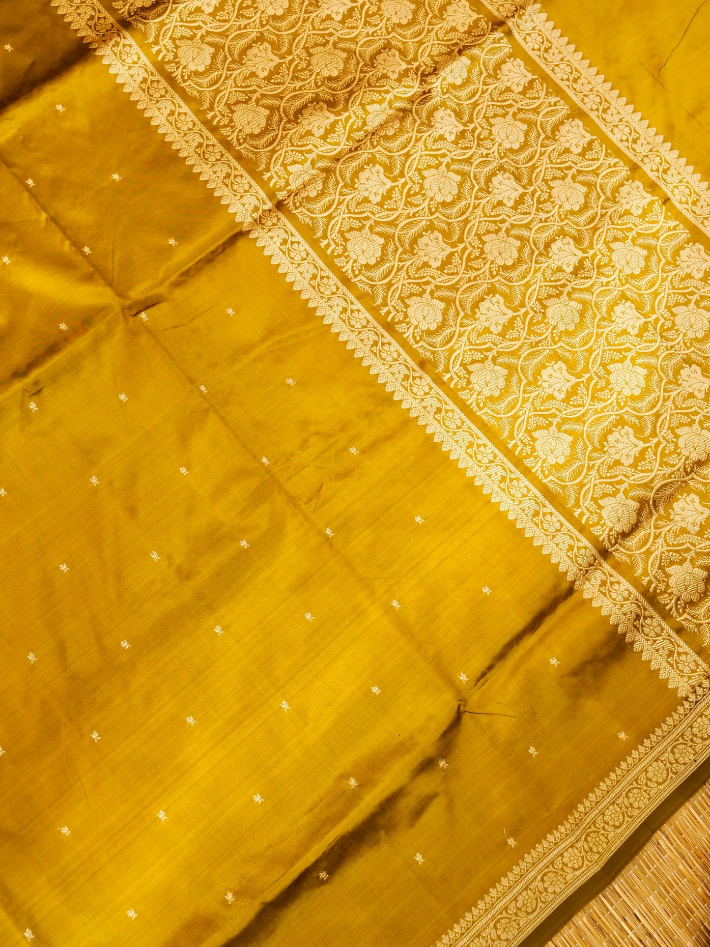 Banrasi Pure Katan Silk Saree with allover buti work